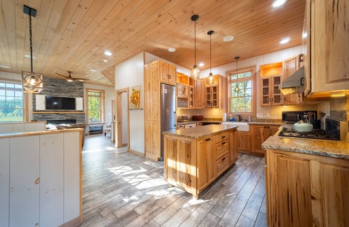 Wilmington House | Luxury Home With Mountain View (Weekly Discount)