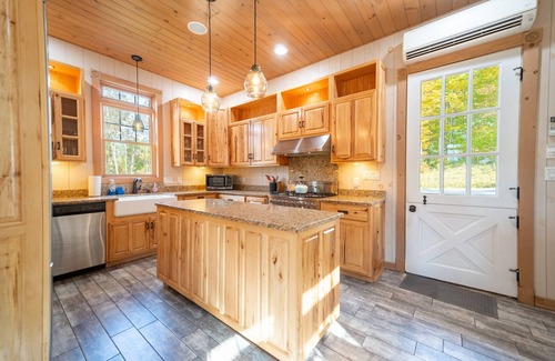 Wilmington House | Luxury Home With Mountain View (Weekly Discount)