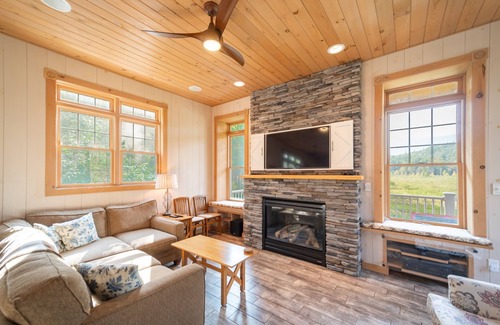 Wilmington House | Luxury Home With Mountain View (Weekly Discount)