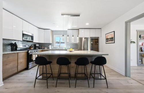 Poway House | Luxury Home with Spacious Backyard - Sleeps 12