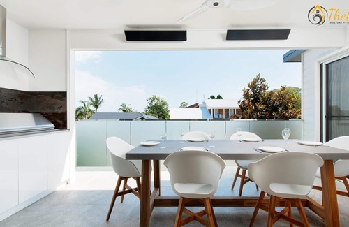 Corlette House | Luxury in Corlette - 4 Drungall Ave - Beautiful Home with Air Con and WiFi