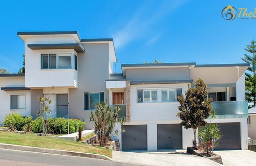 Corlette House | Luxury in Corlette - 4 Drungall Ave - Beautiful Home with Air Con and WiFi