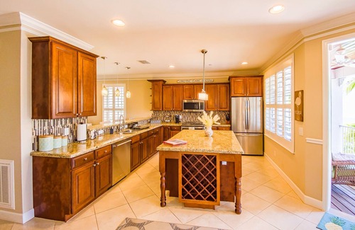 Stuart House | Luxury Key West feel steps from Historic downtown Stuart, minutes from the beach