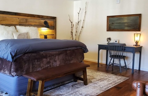 West Dover Resort | Luxury King with balcony