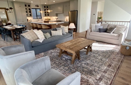 Ogden House | Luxury Lake Front Ski Home 5 min from SnowBasin