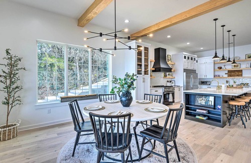 Granbury House | Luxury Lake Granbury Cliffside Home w/Deck!