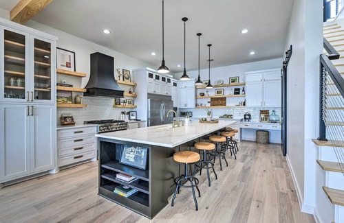 Granbury House | Luxury Lake Granbury Cliffside Home w/Deck!