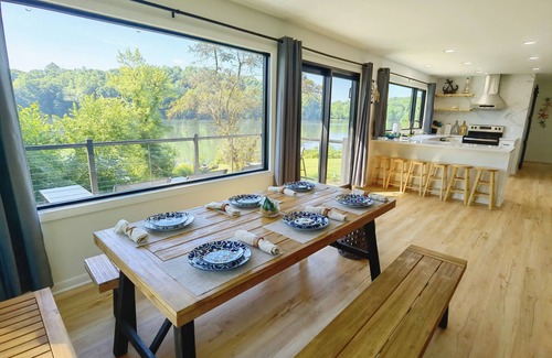 Logan Resort | Luxury Lake Resort - Panoramic Lake View on Lake Logan - Private Dock