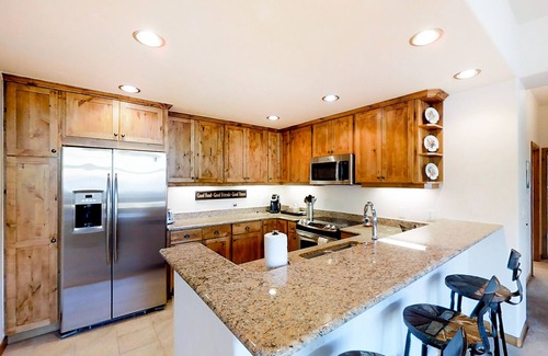 Frisco Condo | Luxury Lakefront Condo with Mountain Views, Jetted Tub, and Two Shared Hot Tubs