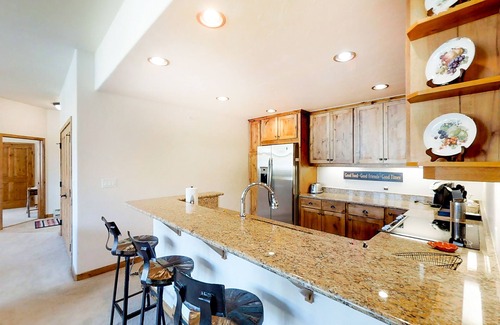 Frisco Condo | Luxury Lakefront Condo with Mountain Views, Jetted Tub, and Two Shared Hot Tubs
