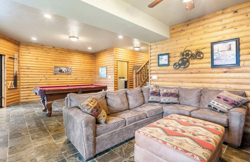Lampe Cabin | Luxury Lakefront Resort Chalet 7~2 Pools~FREE Amenities~Dock~Kayaks~Waterslide