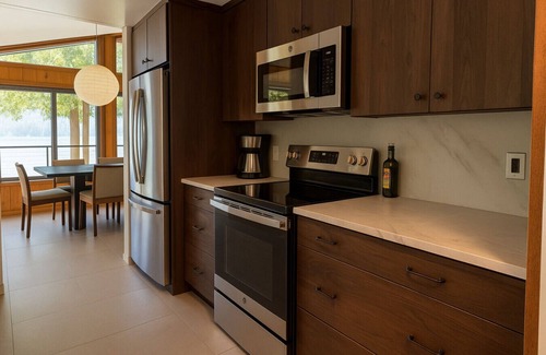 Sedro-Woolley Apartment | Luxury Lakefront with *Hot Tub*Private Dock*Pool Table