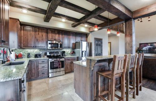 Indian Point House | Luxury Lakefront Villa Lazy River HUGE POOL Kayaks 2Mi to SDCity