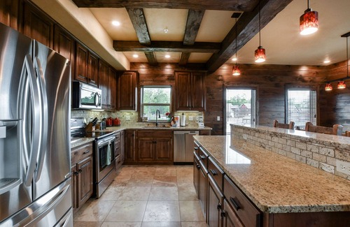 Indian Point House | LUXURY Lakefront Villa SLEEPS 32! ~Free Amenities~HUGE Pool~Kayaks~Dock~2Mi SDC