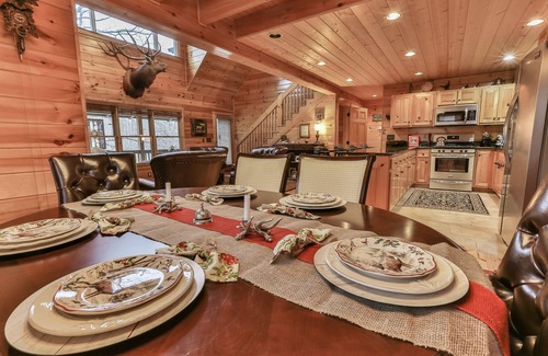 Ellijay Cabin | Luxury Lakeside Lodge ✨ - Hot Tub, Game Room, Sleeps 13