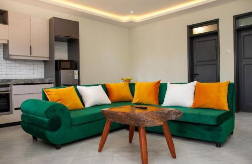 Kireka Apartment | Luxury Lakeview flat 8 mins from Speke Resort