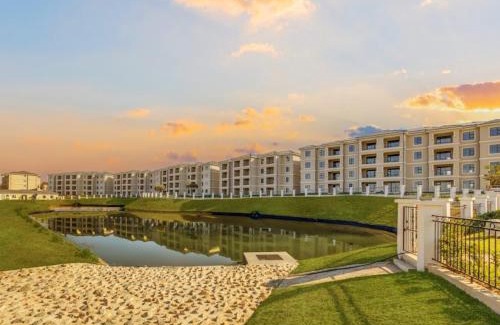 Greater Johannesburg Metropolitan Area Apartment | Luxury Lakeview Stay With Workspace