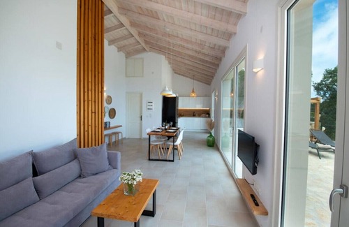 Rantatika Villa | Luxury Living Above Monodendri beach