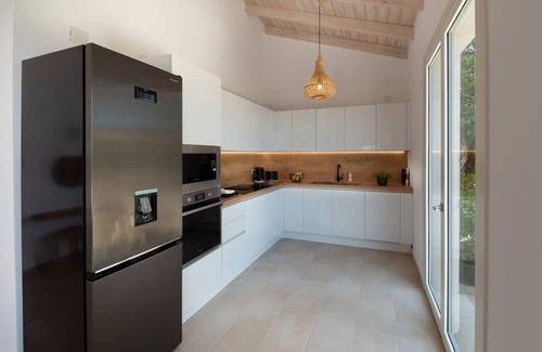 Rantatika Villa | Luxury Living Above Monodendri beach