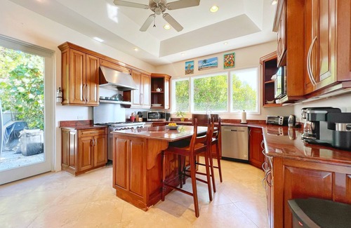 Nazareth Villa | Luxury & Location! 6 Primary Bedrooms all Waterfront