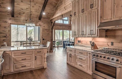 Blue Ridge Cabin | Luxury Lodge on the Toccoa - Riverfront | Hot Tub | Family Friendly
