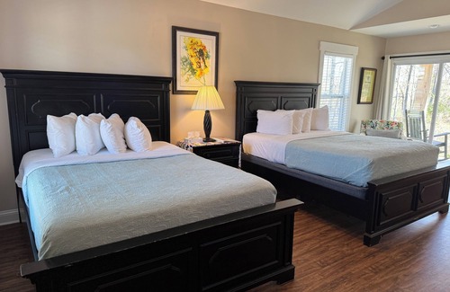 Elizabethtown Resort | Luxury Lodging, Lakefront View, 2 Queen Beds w/Private Bath, Private Patio.