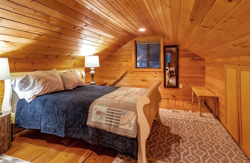 Ellicottville Cabin | Luxury Log Cabin! Seasonal possible. Privacy / nature close to town