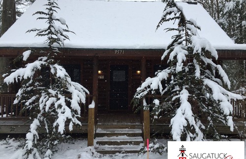 Saugatuck Cabin | Luxury Log Home at the Sugar Shack at Lake Goshorn