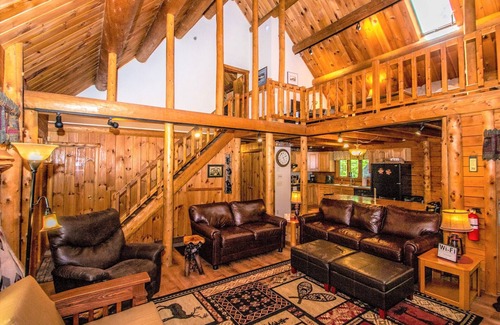 Bartlett House | Luxury Log Home, Near Story Land, Super Clean, Views, Pool In/Out & Fitness.