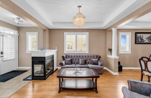 Brampton House | Luxury Mansion by Toronto & YYZ I Large Backyard
