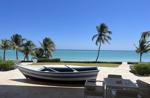Bavaro Apartment | Luxury Marina & Beach 2 bedroom Apartment! 3 min easy WALK to the beach & pool!
