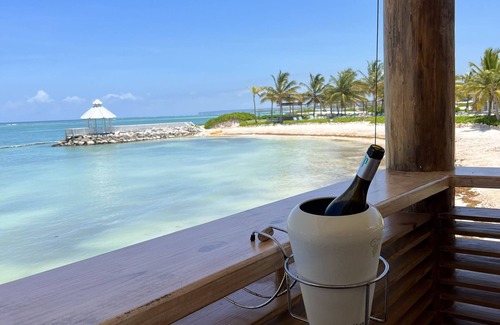 Bavaro Apartment | Luxury Marina & Beach 2 bedroom Apartment! 3 min easy WALK to the beach & pool!
