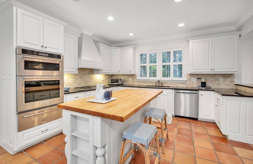 Saint Simons Island House | Luxury, Mid Island Family Home, Private Pool, Close to Sea Island