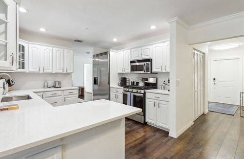 Palm Beach Gardens House | Luxury Modern Palm Beach Gardens Home with Heated Pool-Near Beach & Restaurants