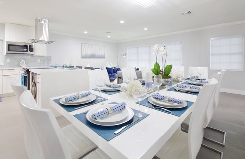 Downtown Hollywood Villa | LUXURY MODERN BEACH HOUSE 7/5 NEW LOCATION A MUST! LARGE POOL!