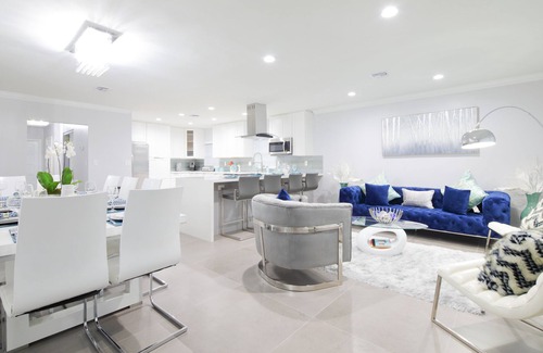 Downtown Hollywood Villa | LUXURY MODERN BEACH HOUSE 7/5 NEW LOCATION A MUST! LARGE POOL!