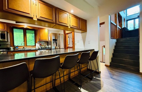 Bushkill House | Luxury Modern House in the Poconos! 199 SPECIALS ALL SEPTEMBER