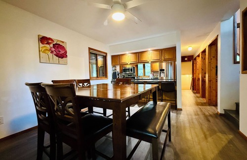 Bushkill House | Luxury Modern House in the Poconos! 199 SPECIALS ALL SEPTEMBER