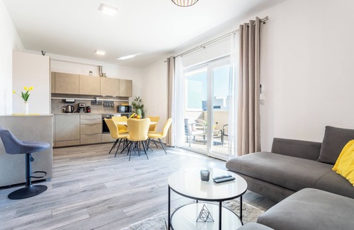 Mejasi Apartment | Luxury modern penthouse w jacuzzi & huge terrace