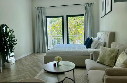 Discovery Gardens Apartment | Luxury Modern Studio I Discovery Gardens