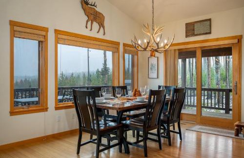Fraser House | Luxury Mountain Home I Hot Tub I Amazing Views I Best Price I FREE Adventures Daily