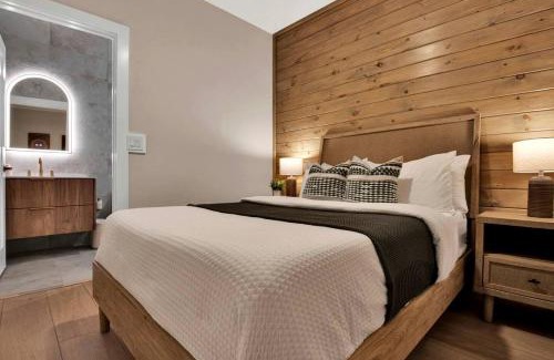 Westminster House | Luxury Mountain Retreat with Hot Tub Near Lake Hartwell & Clemson, SC