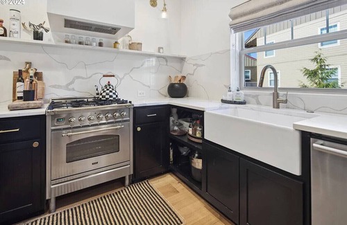 Government Camp Apartment | Luxury Mountain Townhome Steps to Government Camp, Ski Bowl, Pool & Hot Tub