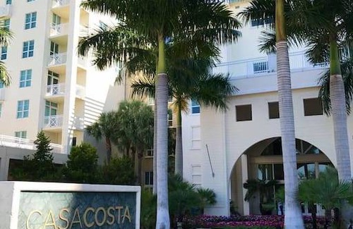 Boynton Beach Condo | Luxury Near the Beach! BEACH PASS INCLUDED!