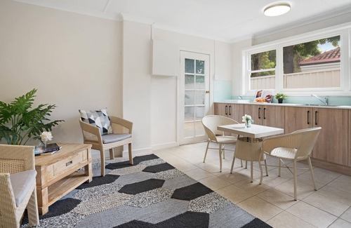 Dalkeith House | luxury new renovated resort style house with park views.