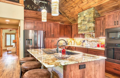 Maggie Valley Cabin | Luxury Newly Built Cabin, 4 King Suites, Sleeps 12 !