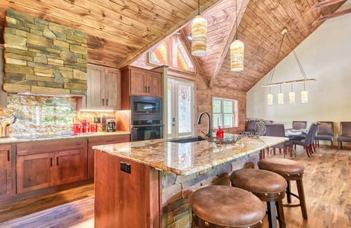 Maggie Valley Cabin | Luxury Newly Built Cabin, 4 King Suites, Sleeps 12 !