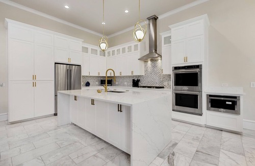 Oak Lawn House | Luxury Oak Lawn Oasis, Game Room, Parking, Balcony. The Best Area of Dallas
