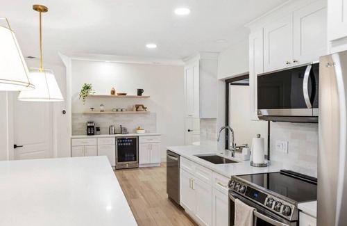 Nokomis House | Luxury Oasis Home 3BR 2Bath with Heated Pool