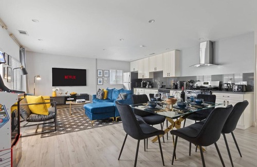 Clarkdale House | Luxury Oasis in Culver city!Free Parking & Jacuzzi